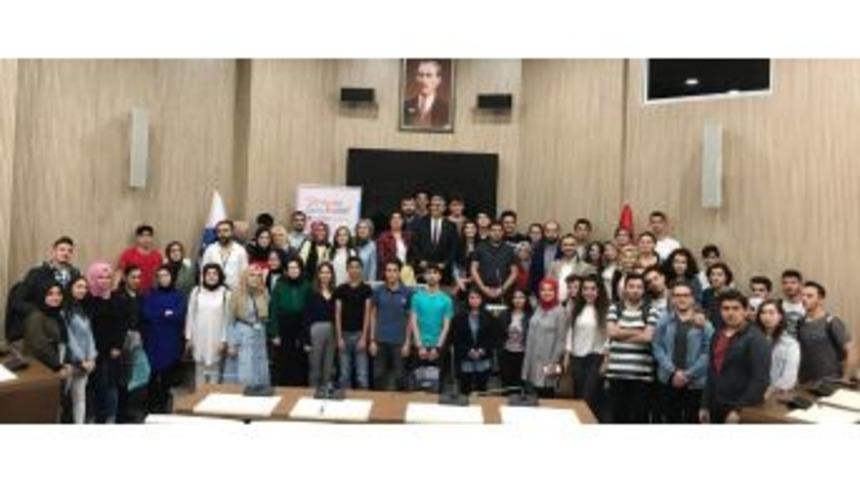 Gen&ccedil;ler Sordu, Başkan Yardımcısı Cevapladı