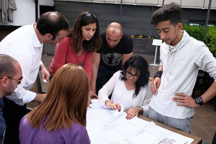 Bozbey: "gençler Kendileri İle İlgili Kararlarda Yer Almak İçin Direnmeli" G1