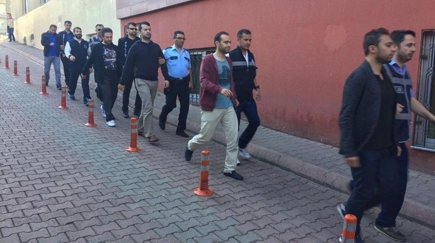 Fet&ouml;&rsquo;n&uuml;n Mahrem Yapılanmasında G&ouml;zaltına Alınan 8 Asker Adliyeye Sevk Edildi