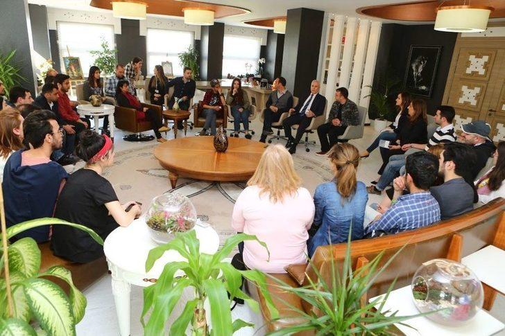 Bozbey: "gençler Kendileri İle İlgili Kararlarda Yer Almak İçin Direnmeli" G3