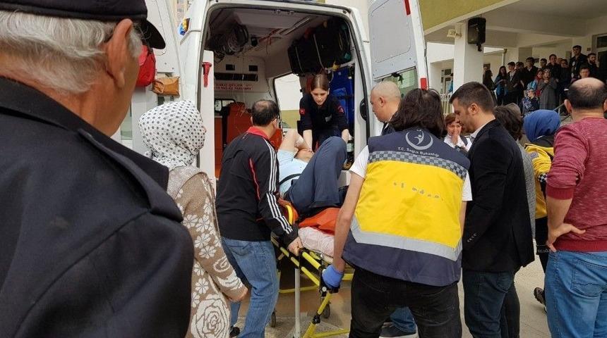 Bursa&rsquo;da Veli Tartıştığı Okul M&uuml;d&uuml;r&uuml; Ve &Ouml;ğretmeni Vurdu