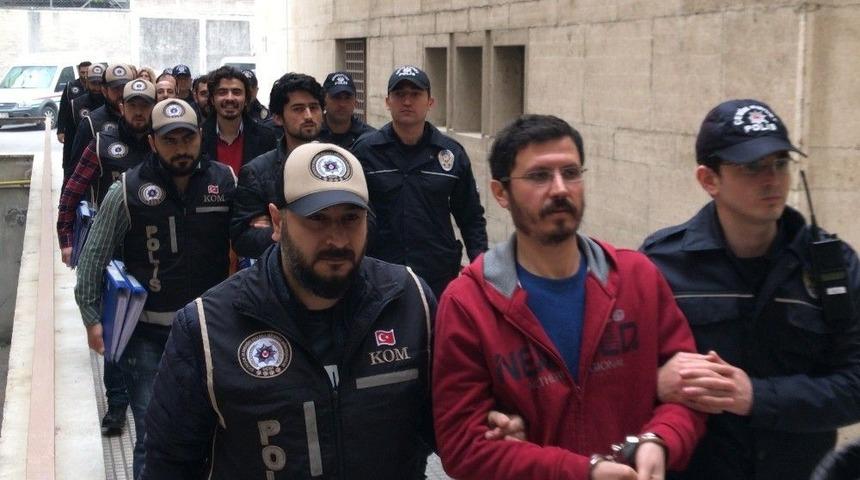 Fet&ouml;&rsquo;den Aranan 14 Kişi Gaybubet Evinde Yakalandı