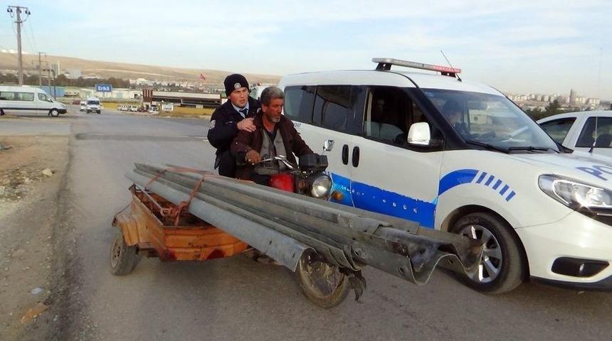 (&ouml;zel Haber) &Ccedil;alınan Bariyerlere Polis Eskortu