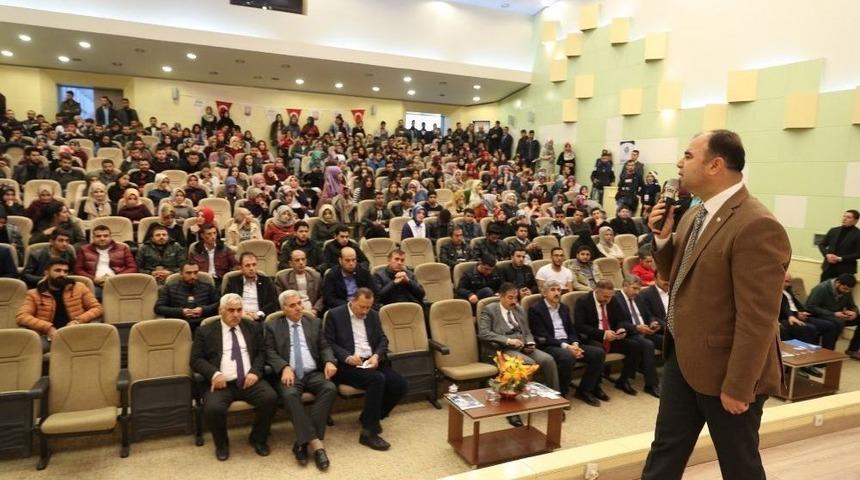 Başkan &Ccedil;ift&ccedil;i Kariyer G&uuml;n&uuml; Etkinliğinde &Ouml;ğrencilerle Buluştu