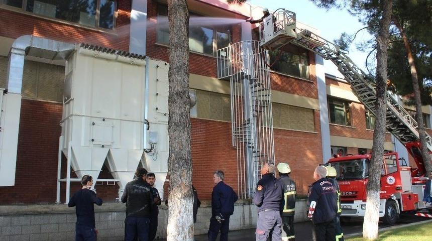 Fabrikadaki K&uuml;&ccedil;&uuml;k &Ccedil;aplı Yangın Korkuttu