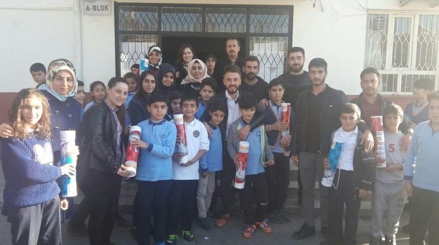 &Uuml;niversite &Ouml;ğrencilerinden Anlamlı Davranış