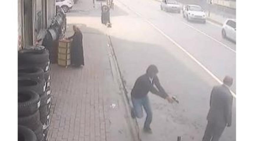 (&ouml;zel) Alacaklısı Olduğu Akrabasını Ayağından B&ouml;yle Vurdu