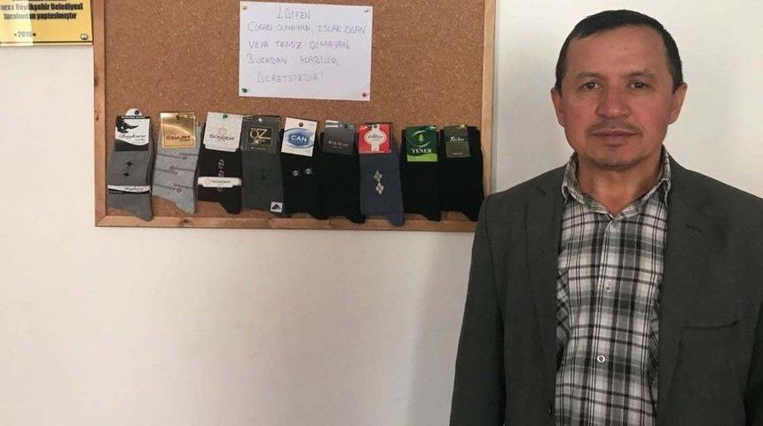 Bu Camiye Kirli &Ccedil;orapla Girilmiyor