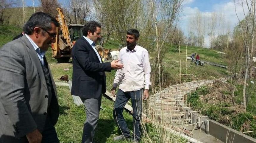 Başkan Hakan, Yapımı Devam Eden Sulama Kanalında İnceleme Yaptı