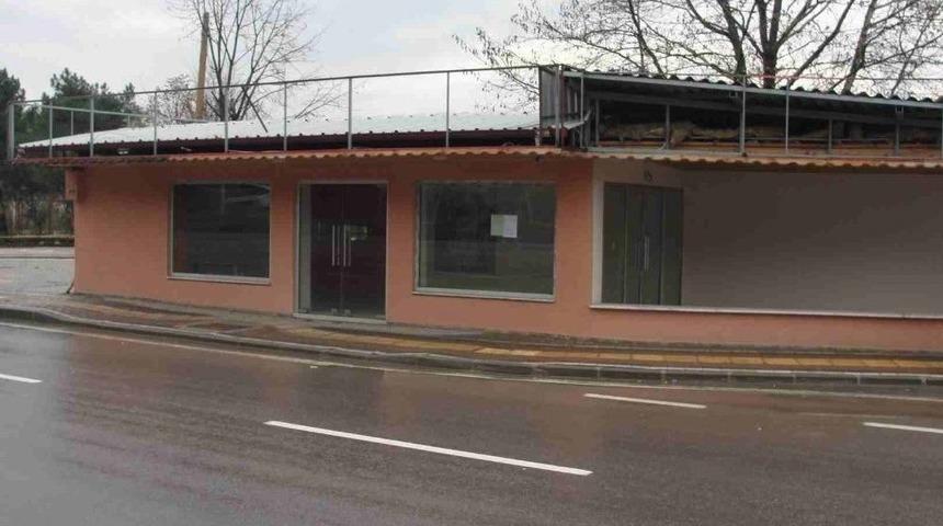 Kartepe&rsquo;de Ka&ccedil;ak Ev Yıkıldı