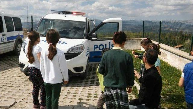 Öğrenciler Polis Mesleğini Ve Araç Gereçleri Tanıdılar