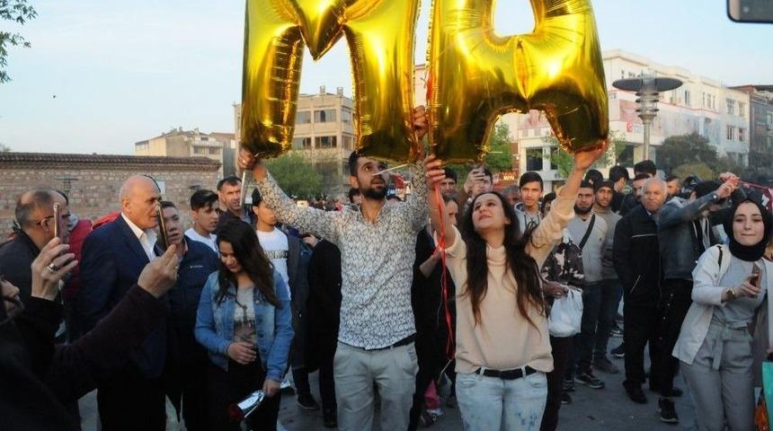 Kız Arkadaşına Yaptığı Evlilik Teklifi S&uuml;rprizi En &Ccedil;ok Kendini Şaşırttı