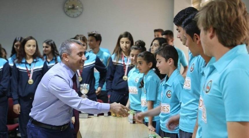 Vali Sonel;"spor Ve Sporcuya Her T&uuml;rl&uuml; Desteği Vermeye Devam Edeceğiz"