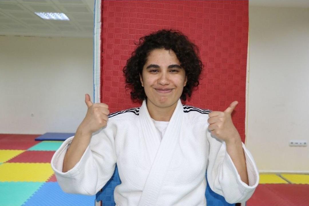Hayatı Judo İle Değişen Ayşeg&uuml;l&rsquo;&uuml;n Hayali &Ouml;ğretmen Olmak