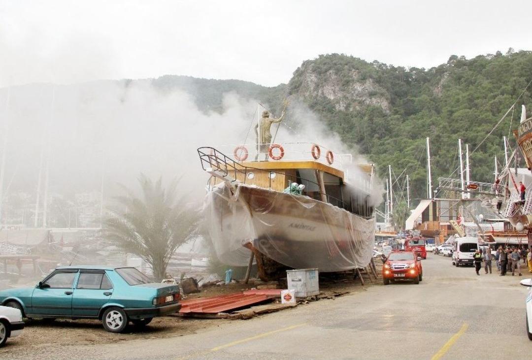 Fethiye&rsquo;de Bakıma Alınan Teknede Yangın