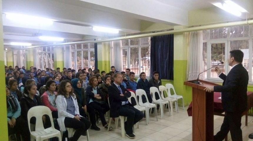 Rektör Karacoşkun 15 Temmuz Anadolu Lisesinde Öğrencilerle Buluştu