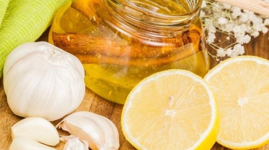 Mutfağınızdaki Bu Malzemelerle Beyazlayan Saçlara Veda Edin!