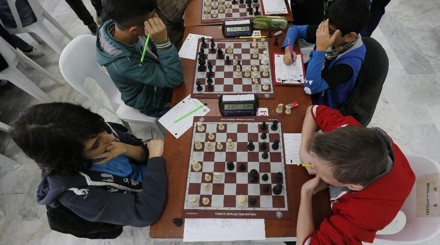 İsmet İn&ouml;n&uuml; Anısına Yarıştılar