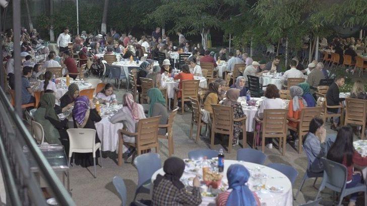 Başkan Edebali ‘ideal Gençlik Hareketi’ Üyeleri İle Bir Araya Geldi G4