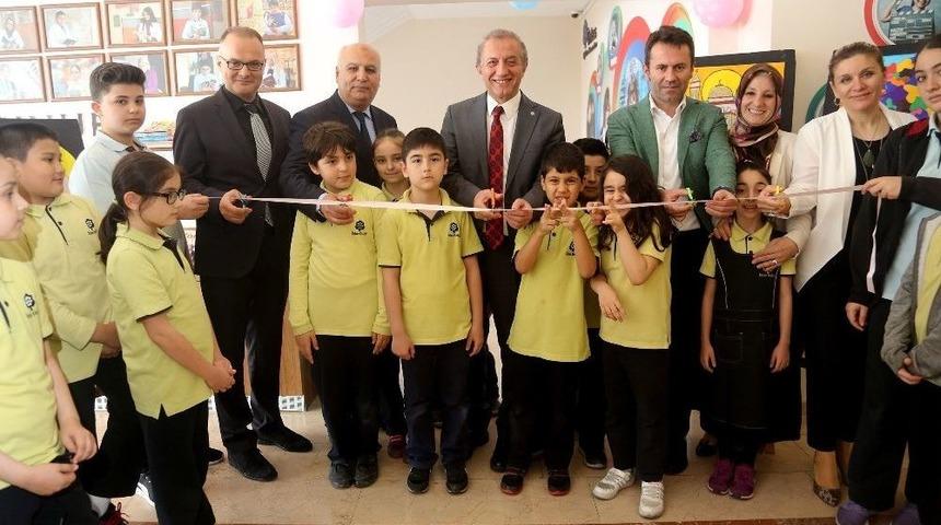 İhlas Koleji &Ouml;ğrencileri Resim Sergisi A&ccedil;tı