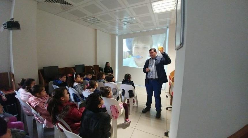 K&uuml;t&uuml;phanede Ağız Ve Diş Sağlığı Etkinliği Yapıldı