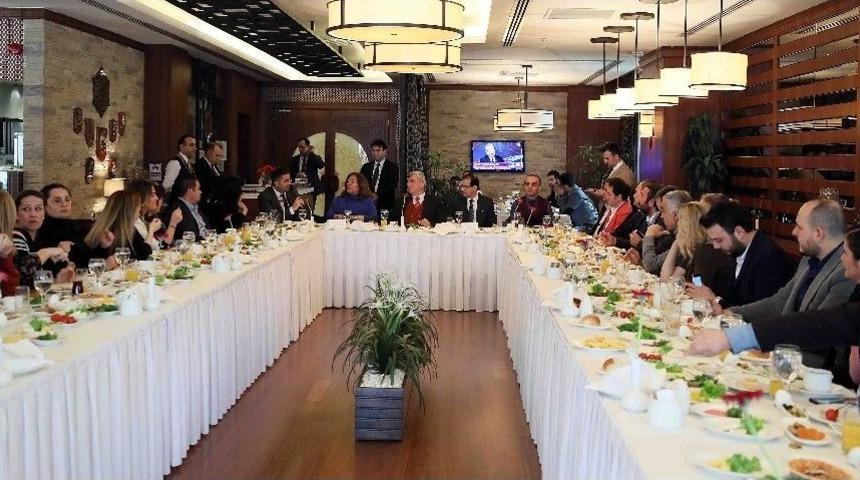 Başkan Karaosmanoğlu: &ldquo;&ccedil;&ouml;z&uuml;m Odaklı &Ccedil;alışarak Vatandaşımızın Duasını Alıyoruz&rdquo;