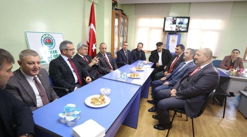 Başkan Karaosmaoğlu, Gebze&rsquo;de Ticaret Odalarını Ziyaret Etti