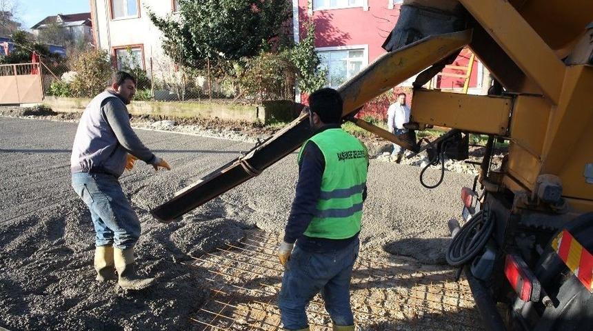 Başiskele’de Yolar Betonla Kaplanıyor
