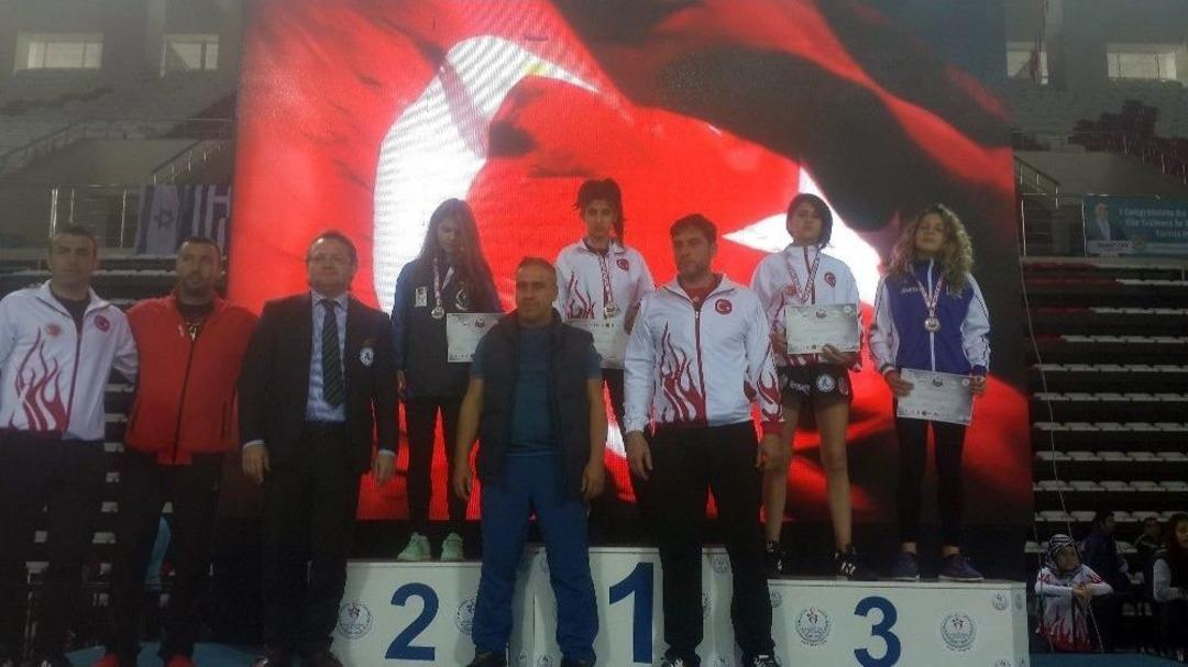 İmkansızlıklara Rağmen 2 Avrupa Şampiyonluğu Kazandırdılar