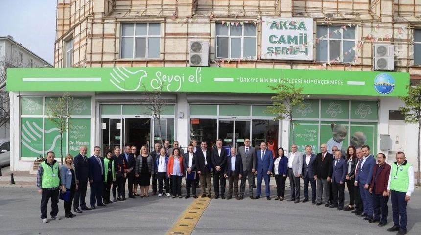 Başkan Akg&uuml;n, &lsquo;sevgi Eli&rsquo;ni Uzatanlarla Bir Araya Geldi