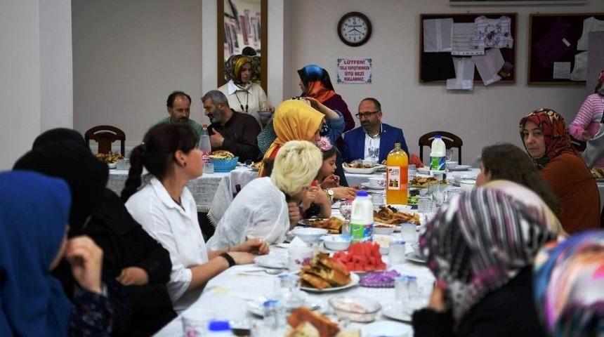 Başkan &Uuml;z&uuml;lmez İftar Sofralarına Konuk Oldu