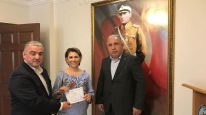 Tsyd, Standın Gelirini Mehmetçik Vakfı’na Teslim Etti