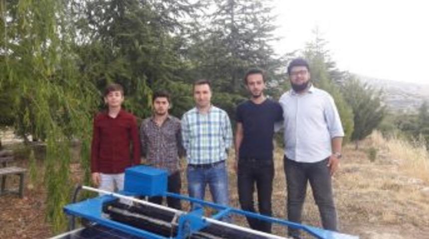 &Ouml;ğrencilerden G&uuml;neş Paneli Yıkama Robotu