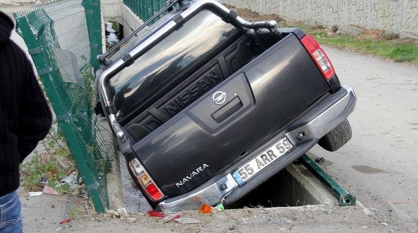 Kanal &Uuml;zerine Asılı Kaldı