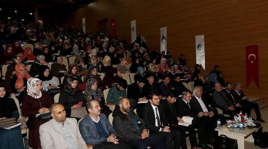 Ai&ccedil;&uuml;&rsquo;de &lsquo;ilahiyat Vizyon Programı&rsquo; D&uuml;zenlendi