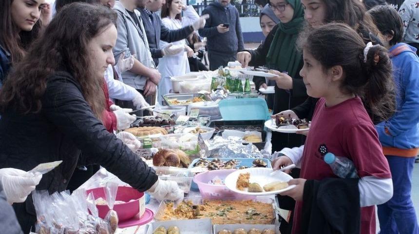 İhlas Koleji &Ouml;ğrencilerinden &Ouml;rnek Davranış