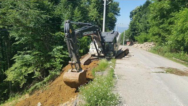 Akçakoca’da Meydana Gelen Heyelanla İlgili Çalışmalar Sürüyor