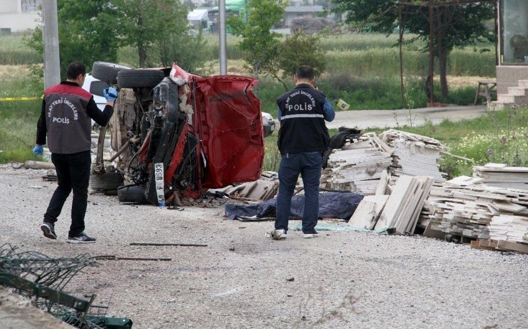 Kaldırıma &Ccedil;ıkan Otomobilin &Ccedil;arptığı Kadın &Ouml;ld&uuml;