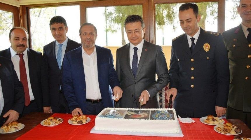 Dilovası Protokol&uuml;nden Emniyete Kutlama Ziyareti