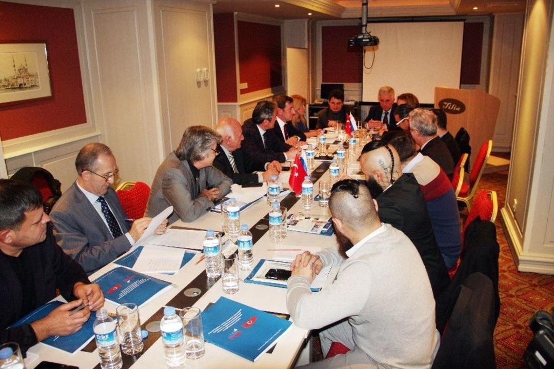 T&uuml;rkiye&rsquo;de Yaşayan Abhazların Sorunları Masaya Yatırıldı