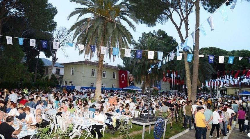 B&uuml;y&uuml;kşehir Belediyesi &Ccedil;alışanları Geleneksel İftar Yemeğinde Buluştu