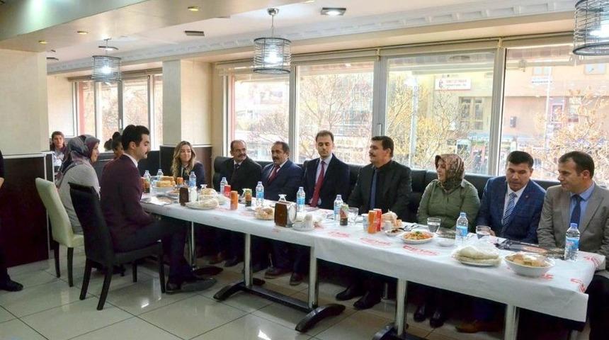 Vali Arslantaş, Erzincan Valiliği Kadrosunda G&ouml;revli Personellerle Biraraya Geldi