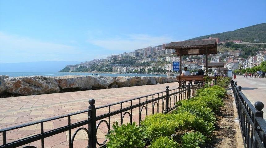 Gemlik&rsquo;te Sahil D&uuml;zenleme &Ccedil;alışmaları Tamamlanıyor