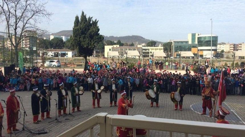 &Ouml;ğrencilere Mehteran G&ouml;sterisi