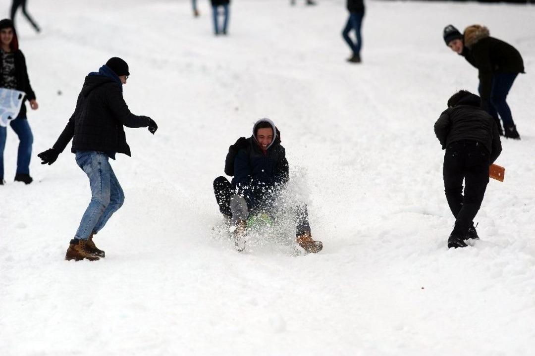 Uludağ&rsquo;da Sezon A&ccedil;ıldı, Pistler Boş Kaldı