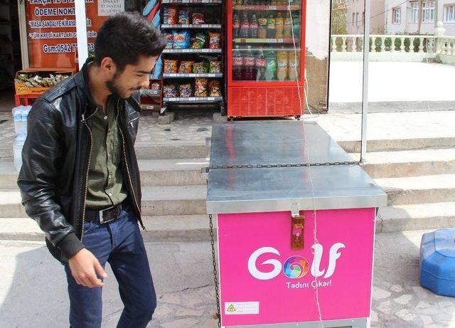 Bir Garip Hırsızlık Girişimi G&uuml;venlik Kamerasında 2