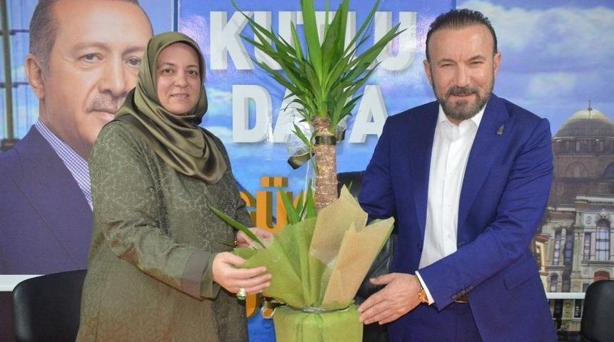 Başkan Doğan&rsquo;dan Ak Parti İzmit İl&ccedil;e Kadın Kolları&rsquo;na Ziyaret