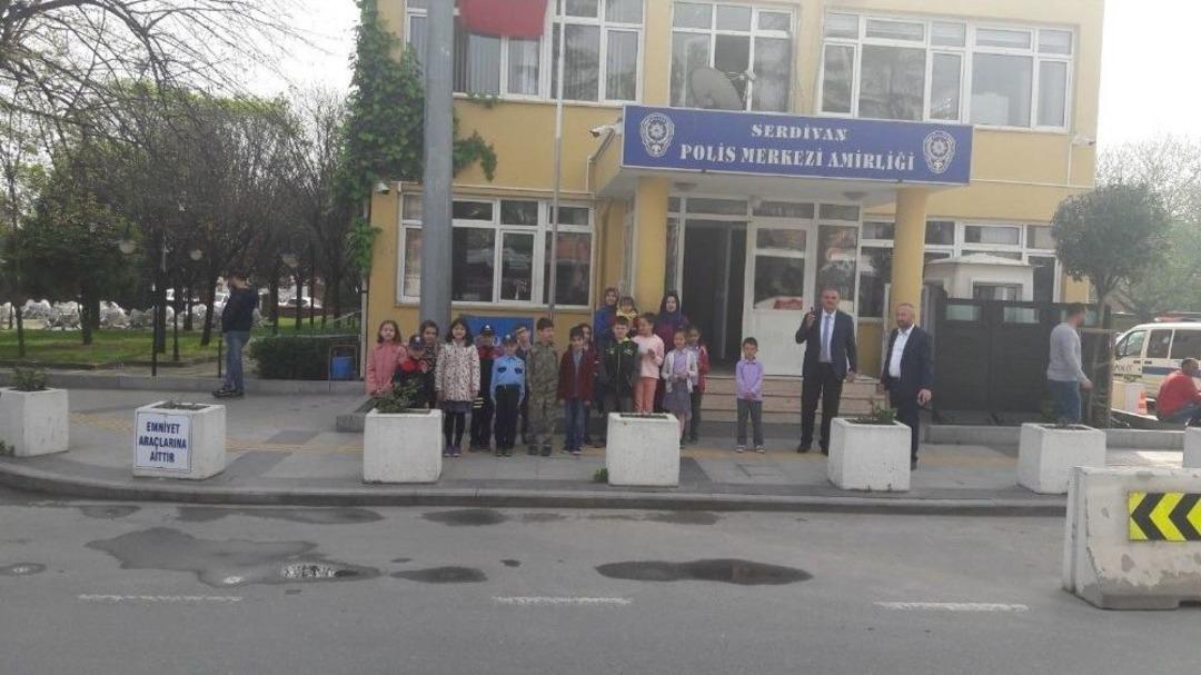 &Ouml;ğrencilerden Polis Merkezine Ziyaret