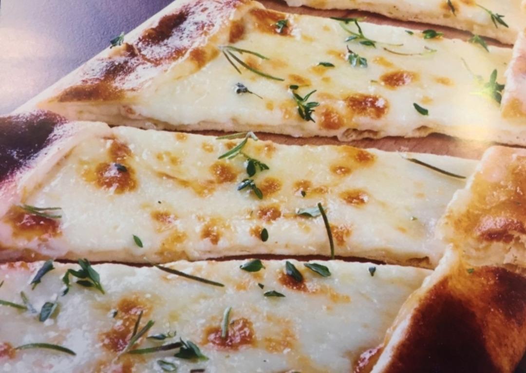 Mozzarellalı Kır Pidesi