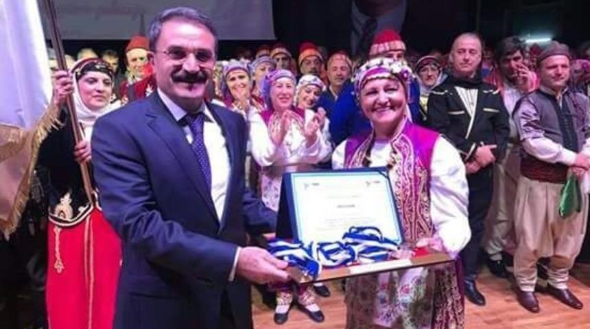 S&uuml;leymanpaşa Belediyesi Yetişkin Bayanlar Halk Oyunları Ekibi &Ouml;d&uuml;lle D&ouml;nd&uuml;